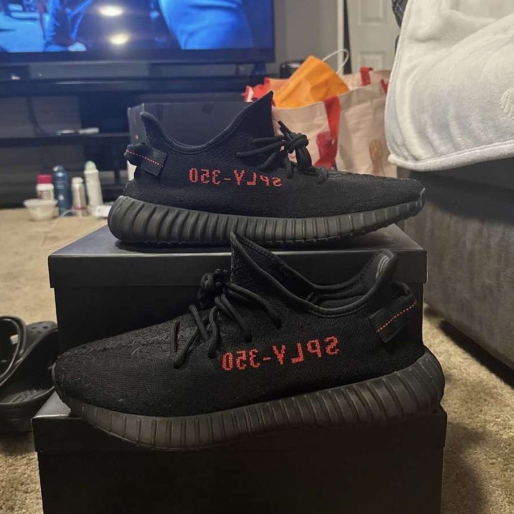 Men’s Yeezy black red bred
